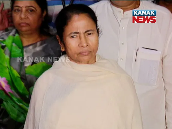 ଭୁବନେଶ୍ୱରରେ ପହଂଚିଲେ ମମତା ବାନାର୍ଜୀ : ବିମାନବନ୍ଦରରୁ ସିଧାସଳଖ ଗଲେ ଆପୋଲୋ ହସ୍ପିଟାଲ୍