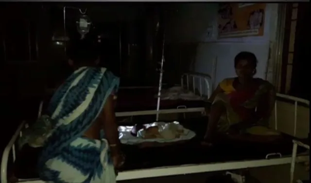 ଡାକ୍ତରଖାନାରେ ବିଜୁଳି ଗୁଲ୍ ! ଗରୀବ ହେଲେ ମଲ, ଏସି ରୁମରେ ଡାକ୍ତରଙ୍କ ଉମଜ