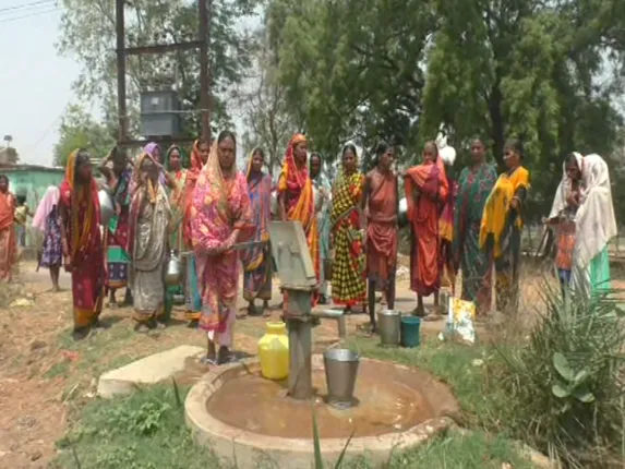 ଦୁଇ ଗରାକୁ ପଚାଶ ଟଙ୍କା ! ବଲାଙ୍ଗିରରେ ବିକ୍ରି ହେଉଛି ପିଇବା ପାଣି