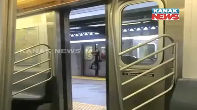 ମେଟ୍ରୋରେ ଫସିଲା ମହିଳାଙ୍କ ମୁଣ୍ଡ ! ସୋସିଆଲ ମିଡିଆରେ ଭିଡିଓ ହେଲା ଭାଇରାଲ