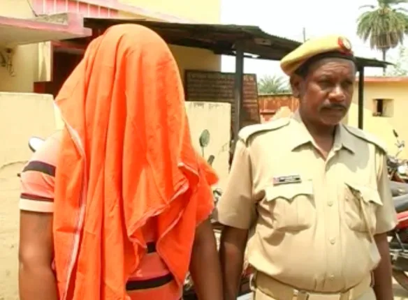 ମୋବାଇଲରୁ ମୋବାଇଲ୍ ଘୁରି ବୁଲୁଛି ଯୁବତୀଙ୍କ ନଗ୍ନ ଫଟୋ : ସୋସିଆଲ ମିଡିଆରେ ଭାଇରାଲ ପରେ ଥାନାରେ ଅଭିଯୋଗ