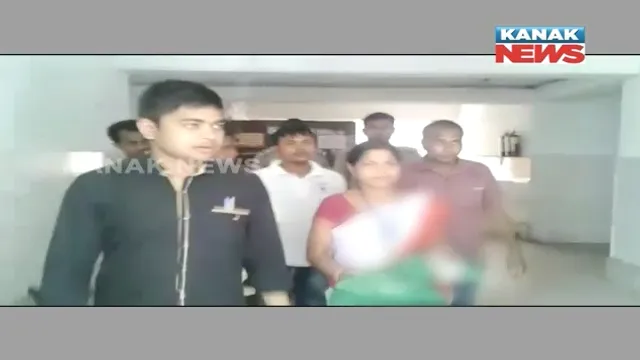 ପୁଣି ଅଲୋଡା ନବଜାତକ ! ସମ୍ବଲପୁର ବିଭାଜିତ କେନାଲରେ ଭାଷୁଥିବା ଶିଶୁ ପୁତ୍ରକୁ ଉଦ୍ଧାର କଲେ ସ୍ଥାନୀୟ ବାସିନ୍ଦା