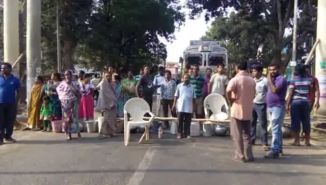 ରାଜରାସ୍ତାରେ ଗଡିଲା ଗରା ! ପାଣି ପାଇଁ ଫୁଲବାଣୀ-ବ୍ରହ୍ମପୁର ଜାତୀୟ ରାଜପଥ ଅବରୋଧ