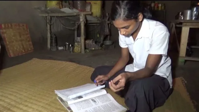 ଗରିବ ଘରର ସୁନାଝିଅ : ମାଟ୍ରିକ ପରୀକ୍ଷାରେ କମାଲ କଲେ ଲେମ୍ବୁ ବିକାଳୀଙ୍କ ଝିଅ