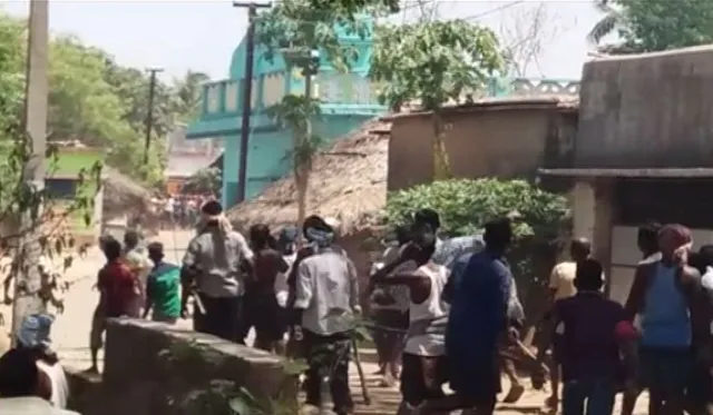 ଆଠଗଡରେ ଆଜି ବି ଥମିନି ପଂଚାୟତ ନିର୍ବାଚନୀ ହିଂସା : କୁମାରପୁର ଗାଁଁରେ ଦୁଇ ଗୋଷ୍ଠୀ ମଧ୍ୟରେ ସଂଘର୍ଷ