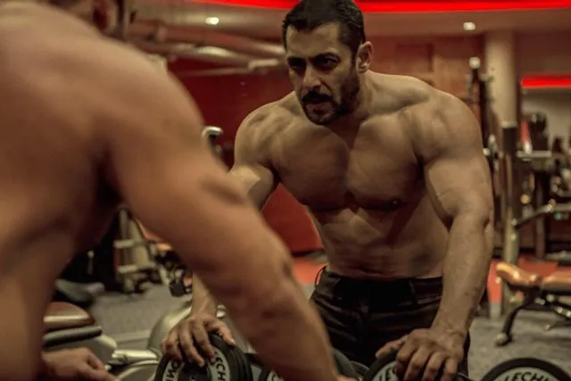 ଖୋଲିଲା ସଲମାନ ଖାନଙ୍କ ଫିଟନେସର ରହସ୍ୟ ! ଆସନ୍ତୁ ଜାଣିବା  ସକାଳୁ ସନ୍ଧ୍ୟା ପର୍ଯ୍ୟନ୍ତ  କ’ଣ ଖାଆନ୍ତି ଦବଙ୍ଗ ଖାନ୍