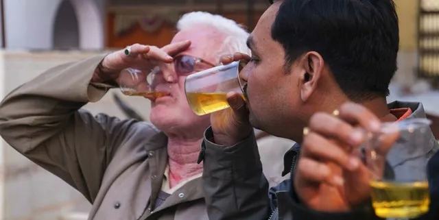 ସ୍ୱାସ୍ଥ୍ୟ ପାଇଁ ଗୋମୂତ୍ର ! ଜାଣନ୍ତୁ ଏହାର ଔଷଧୀୟ ଗୁଣ . . କେଉଁ ରୋଗରୁ ଦିଏ ମୁକ୍ତି