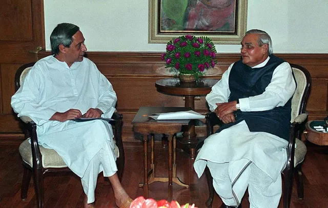 ବାଜପେୟୀଙ୍କ ସହ ସାକ୍ଷାତ ନେଇ ପ୍ରତିକ୍ରିୟା ରଖିଲେ ନବୀନ ପଟ୍ଟନାୟକ : କହିଲେ, ଅସୁସ୍ଥ ଥିବାରୁ ସୌଜନ୍ୟମୂଳକ ସାକ୍ଷାତ କରିଛି