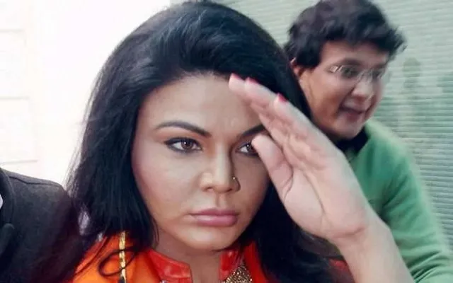 ରାକ୍ଷୀଙ୍କ ରାମାୟଣ ଉପାଖ୍ୟାନଙ୍କୁ ନେଇ ମହାଭାରତ ! କୋର୍ଟ ଆସିଲେନି, ଯିବେ ଜେଲ୍