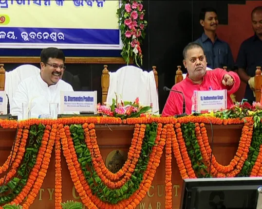 ମହାରଥୀଙ୍କ ଧର୍ମେନ୍ଦ୍ର ଉପାଖ୍ୟାନ ! ପ୍ରଶଂସା ପରେ ସଫେଇ ରଖିଲେ କୃଷିମନ୍ତ୍ରୀ