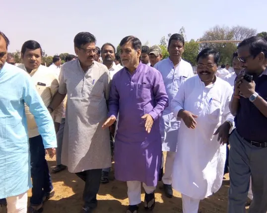 ନବରଙ୍ଗପୁରରେ କେନ୍ଦ୍ରମନ୍ତ୍ରୀ ! ପଂଚାୟତ ସଫଳତା ନେଇ କର୍ମୀଙ୍କୁ ଶୁଭେଚ୍ଛା ଜଣାଇଲେ ରାମକ୍ରିପାଲ ଯାଦବ