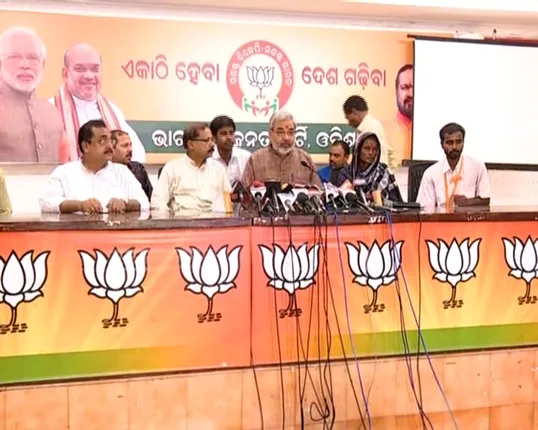 ଓଡିଶା ଗସ୍ତରେ ମୋଦିଙ୍କୁ ପତ୍ର ଦେଇ ମରଣାନ୍ତକ ଆକ୍ରମଣ ଶିକାର ହୋଇଥିଲେ ପାର୍ବତୀ ସାସମଲ ! ଏନେଇ ବିଜେଡିକୁ ଆଜି ଟାର୍ଗେଟ କରିଛି ବିଜେପି