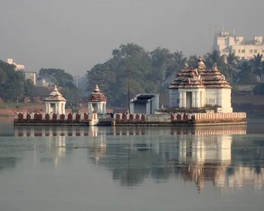 ଆଜିଠୁ ବିନ୍ଦୁସାଗରରେ ଚାପ ଖେଳିବେ ପ୍ରଭୁ ଲିଙ୍ଗରାଜ ! ପ୍ରଚଣ୍ଡ ଗ୍ରୀଷ୍ମରୁ ଉପଶମ ପାଇଁ ମହାପ୍ରଭୁଙ୍କ ନୌକା ବିହାର