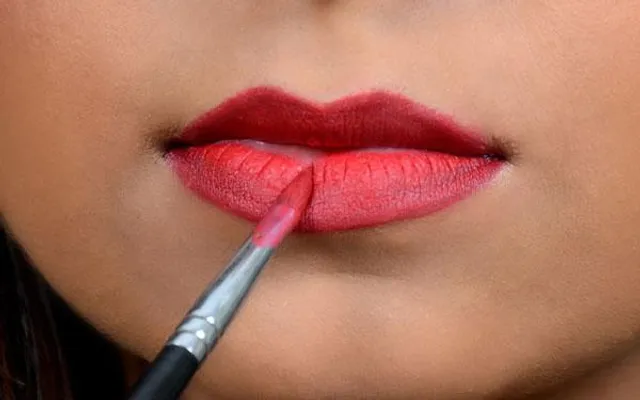 ନିୟମିତ ଲିପଷ୍ଟିକ ବ୍ୟବହାର କରୁଛନ୍ତି କି ? ଜାଣନ୍ତୁ ଏହାର କୁପ୍ରଭାବ