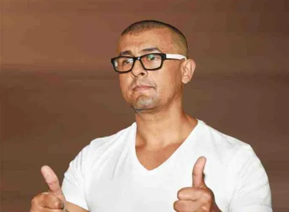 ପୁଣି ଥରେ ଆଜାନକୁ ନେଇ ବିବାଦରେ ଲୋକପ୍ରିୟ ଗାୟକ ସୋନୁ ନିଗମ !