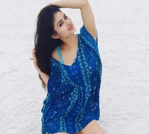 ଗୋଟିଏ ଦିନରେ କେତେ ଟଙ୍କା ଆୟ କରନ୍ତି ‘ନାଗିନ’ର ନାୟିକା ମୌନି ରୟ ! ଜାଣିଲେ ଉଡିଯିବ ହୋସ୍