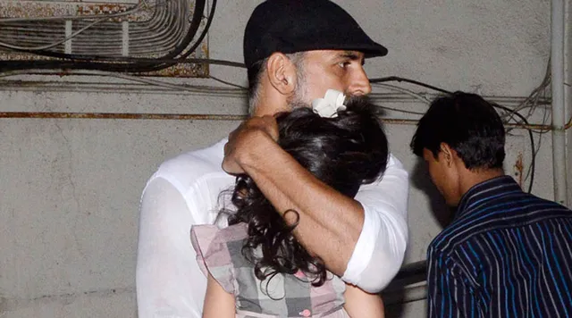 ପଦାରେ ପଡିଲା ଅକ୍ଷୟଙ୍କ ଗୁମର ! କାହିଁକି ଝିଅ ନିତାରାଙ୍କ ଚେହେରା ଲୁଚାଇ ରଖନ୍ତି ସବୁବେଳେ