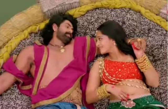 ପରଦାରେ ବାହୁବଳୀ–ଦେବସେନାଙ୍କ ଯୋଡି ନେଇ ଚର୍ଚ୍ଚା : ୟୁଟ୍ୟୁବରେ‘ଦେବସେନା ’ଓ ‘ଭଲ୍ଲାଲଦେବ’ଙ୍କ ରୋମାଣ୍ଟିକ୍ ଦୃଶ୍ୟ ଭାଇରାଲ !