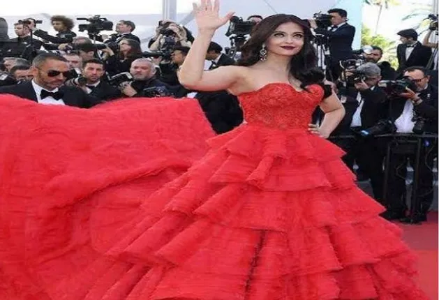 କାନ୍ ଫିଲ୍ମ ଫେଷ୍ଟିଭାଲରେ ଐଶ୍ୱର୍ଯ୍ୟାଙ୍କ ‘ ରେଡ୍ ଅବତାର’ ! ସମସ୍ତଙ୍କୁ କଲେ ଦିୱାନା