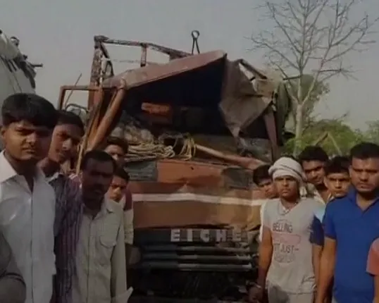 ଉତ୍ତରପ୍ରଦେଶ : ଏଟାରେ ଏକ ମିନି ଟ୍ରକ ଦୁର୍ଘଟଣାରେ ୧୪ ଜଣ ମୃତ