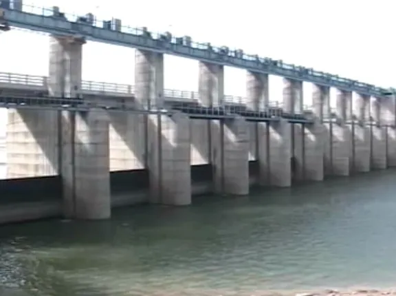 ପାଣି ଛାଡିଲା ଛତିଶଗଡ଼! କଲମା ବ୍ୟାରେଜ ୭ ଟି ଗେଟ୍ ଦେଇ ସେକେଣ୍ଡେ ପ୍ରତି ୧୪ଶହ କ୍ୟୁସେକ୍ ଜଳ ନିଷ୍କାସିତ