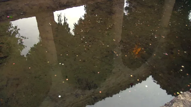 କାହିଁକି ନଦୀରେ ପକାଯାଏ ଟଙ୍କା ! ଅନ୍ଧବିଶ୍ୱାସ ନା ଅନ୍ୟ କିଛି ଉଦ୍ଦେଶ୍ୟ, ଜାଣନ୍ତୁ ଏହି ପରମ୍ପରାର ରହସ୍ୟ