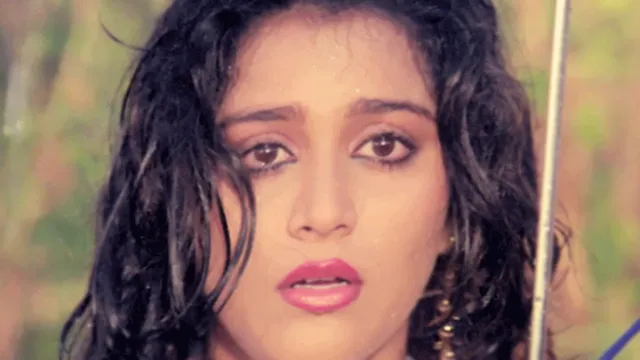 ନିଜ ଭଉଣୀ ସହିତ ଅକ୍ଷୟ କୁମାର ଏହି ସିନେମାରେ କରିଥିଲେ ରୋମାନ୍ସ ! ଏହି କାରଣରୁ ଅଭିନୟ ଜଗତରୁ ନେଇ ଗଲେ ସନ୍ୟାସ