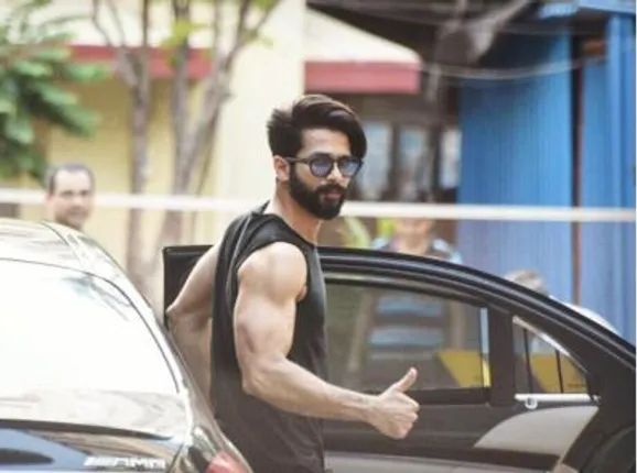 ଘର ଛାଡ଼ି ହୋଟେଲରେ କାହିଁକି ରହୁଛନ୍ତି ଶାହିଦ୍ ?