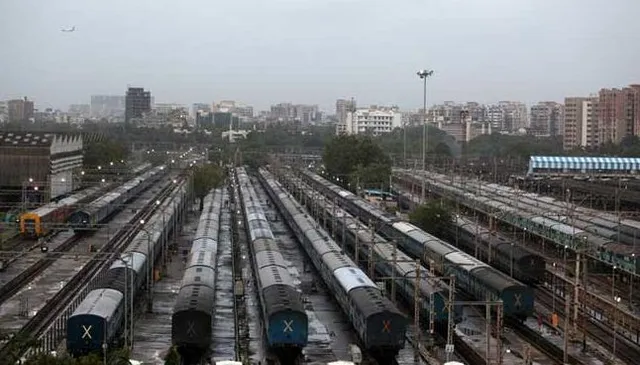 ରେଳଯାତ୍ରୀଙ୍କ ପାଇଁ ଖୁସି ଖବର ! ଏବେ ବଢ଼ିବ ନାହିଁ ଟ୍ରେନ୍ ଭଡ଼ା, ସରକାର ଦେଲେ ସୂଚନା