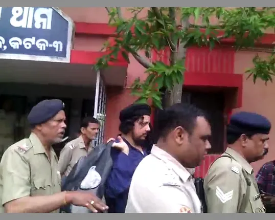 ସାଲେପୁର କୋର୍ଟରେ ହାଜର ହେଲା ଅଲ-କାଏଦା ଅବଦୁଲ ରେହମାନ ! ଆତଙ୍କବାଦୀ କାର୍ଯ୍ୟକଳାପ ସମ୍ପୃକ୍ତି ନେଇ ଏସଟିଏଫର ୫୭୪ପୃଷ୍ଠାର ଚାର୍ଜସିଟ୍