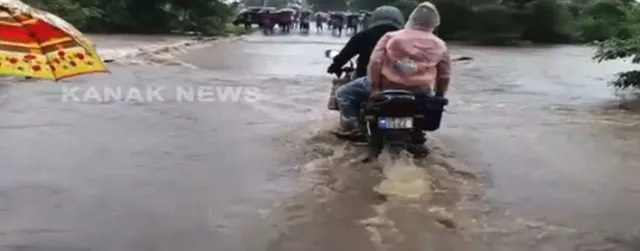 ମାଲକାନଗିରି ବିଚ୍ଛିନ୍ନାଂଚଳରେ ବନ୍ୟା ପରିସ୍ଥିତି ! ଏମଭି ୯୦, ଏମଭି ୯୬ ନାଳ ଉପରେ ୫ଫୁଟର ପାଣି