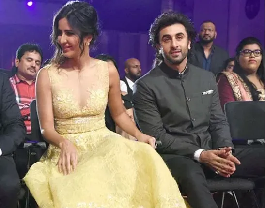 ପୁଣି ଥରେ ପାଖାପାଖି ହେଉଛନ୍ତି କ୍ୟାଟ୍ରିନା କୈଫ୍ ଓ ରଣବୀର କପୁର ! ଭିଡ଼ିଓରୁ ଜଣାପଡ଼ିଲା ଅସଲ କଥା