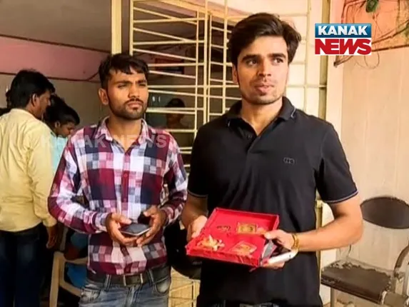 ଅନଲାଇନ୍ ମୋବାଇଲ୍ କିଣୁଛନ୍ତି କି ? ସାବଧାନ୍ ! ବିକ୍ରାନ୍ତଙ୍କ ପରି ହୋଇପାରନ୍ତି ଠକାମୀର ଶିକାର . . ପଢନ୍ତୁ ପୁରା ରିପୋର୍ଟ