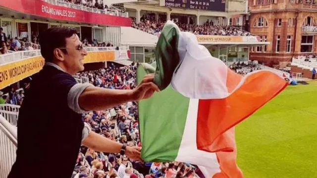 ତ୍ରିରଙ୍ଗା ଉଡାଇ ହଟହଟ୍ଟା ହେଲେ ଅଭିନେତା ଅକ୍ଷୟ କୁମାର । ପଢନ୍ତୁ ପୁରା ମାମଲାଟି କଣ ?