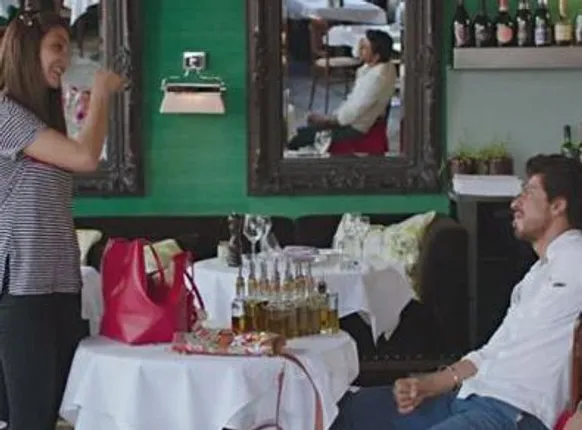 ‘ଜବ୍ ହ୍ୟାରି ମେଟ୍ ସେଜଲ’ର ମିନି ଟ୍ରେଲର : ଅନୁଷ୍କା ଶାହରୁଖଙ୍କୁ ବୁଝାଇଲେ ‘ସେଜଲ୍’ର ଅର୍ଥ