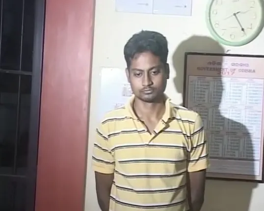 ଫେସବୁକରେ ପ୍ରେମିକର ପ୍ରତିଶୋଧ ! ପ୍ରେମ ନିବେଦନ କରି ବିଫଳ ହେବାରୁ ଯୁବତୀଙ୍କୁ ସଜାଇଲା କଲଗର୍ଲ