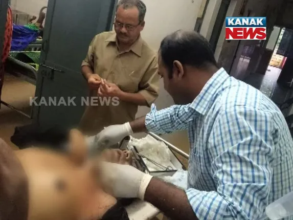 ଜମି ଚାଲିଯିବାରୁ ତାତିଲେ ଗୃହରକ୍ଷୀ : କୋରାପୁଟ ନନ୍ଦପୁର ତହସିଲଦାରଙ୍କୁ ଛୁରି ମାରିଲେ ହୋମଗାର୍ଡ