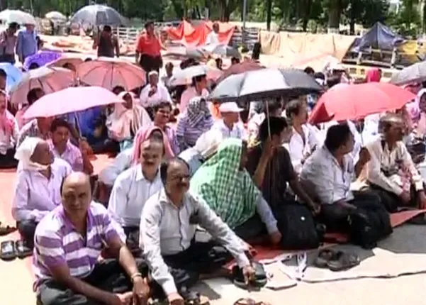 ସରକାର କେବେ ଶୁଣିବେ ଗୁହାରୀ ? ଷଷ୍ଠ ଦିନରେ ପହଂଚିଲା ବ୍ଲକଗ୍ରାଂଟ ଶିକ୍ଷକ ଆନ୍ଦୋଳନ