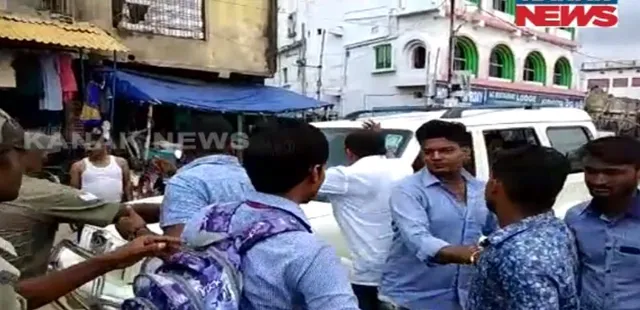 ପୁରସ୍କାର ବିତରଣ ଉତ୍ସବରେ ଯୋଗ ଦେବାକୁ ଯାଉଥିବା ବେଳେ କେନ୍ଦ୍ରାପଡ଼ା ବିଧାୟକ କିଶୋର ତରାଇଙ୍କୁ କଳାପତକା ପ୍ରଦର୍ଶନ!