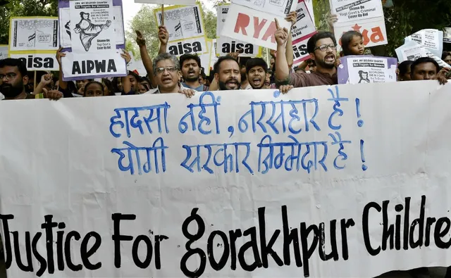 କଣ କହିଗଲେ ଅମିତ ଶାହ? ଡିଡିଏଲଜେ ଷ୍ଟାଇଲରେ ପ୍ରତିକ୍ରିୟା, ବଡ ବଡ ଦେଶରେ ଏମିତି ଘଟଣା ଘଟେ! ଗୋରଖପୁର ଘଟଣାରେ ଖୋଲିଲା ବିଜେପି ମୁଖା