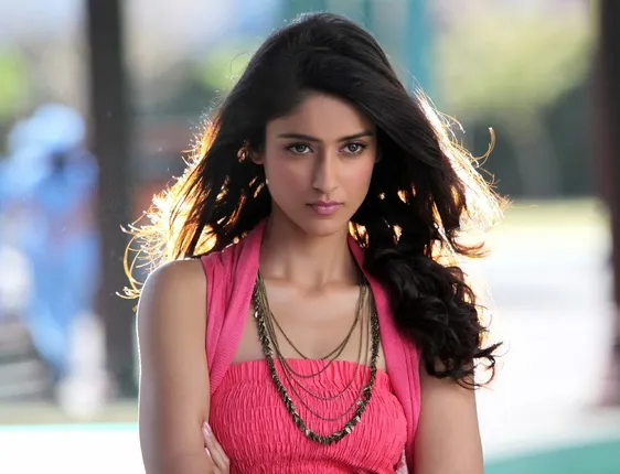 ଇଲିୟାନାଙ୍କୁ ପ୍ରଶଂସକଙ୍କ ଅସଦଚାରଣ ! ଟୁଇଟର୍ ଜରିଆରେ ରାଗ ଜାହିର୍ କରି କହିଲେ, ମୋ ଉପରେ କଣ ସମସ୍ତଙ୍କ ଅଧିକାର?