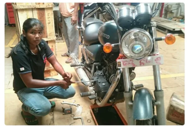 ଉଦାହରଣର ଅନ୍ୟନାମ ଚମ୍ପାବତୀ ! ରାଜଧାନୀରେ ସଜାଡୁଛନ୍ତି ବୁଲେଟ୍, ପାଲଟିଛନ୍ତି ‘ବୁଲେଟ୍ ରାଣୀ’