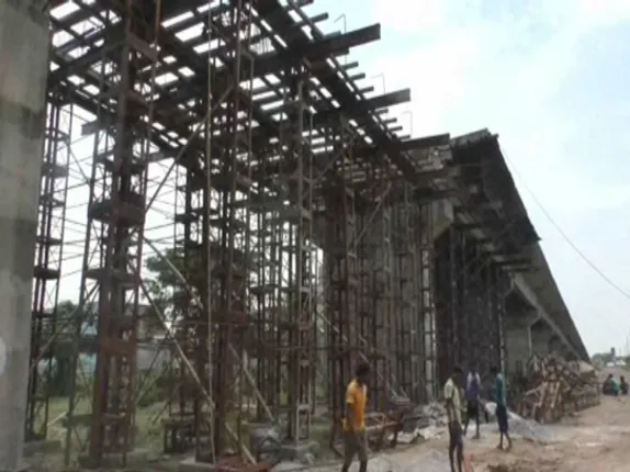 ୯ବର୍ଷ ପରେ ଅଧାରେ..ବାରମ୍ବାର ହେଉଛି ଟେଣ୍ଡର,ବଦଳୁଛନ୍ତି ଠିକାଦାର ହେଲେ ସରୁନି ନିର୍ମାଣ