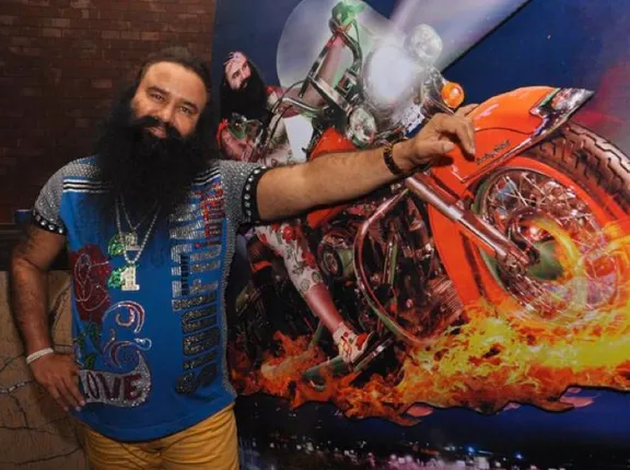 ବିବାଦୀୟ ବାବା ରାମରହିମ୍ ! ଆଭିଜାତ୍ୟ ଜୀବନକୁ ନେଇ ଚର୍ଚ୍ଚାରେ ଥିବା ବାବାଙ୍କ କାହାଣୀ