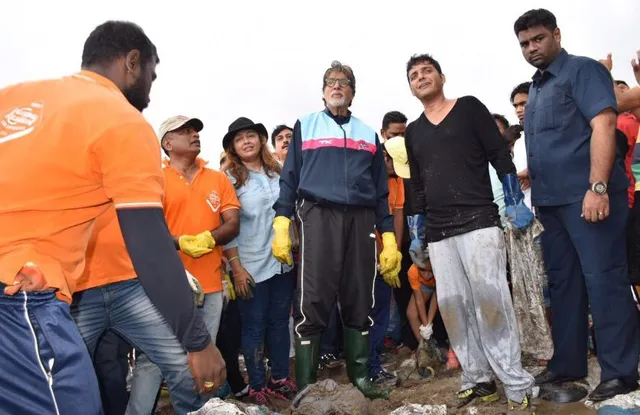 ସଫେଇ ଅଭିଯାନରେ ଅମିତାଭ ! ବନ୍ଧୁଙ୍କ ସହ ମିଶି ମୁମ୍ବାଇର ବର୍ସୋବା ବିଚକୁ କଲେ ସଫା