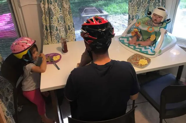 ଏମିତି ଏକ ପରିବାର , ଯେଉଁଠି ସମସ୍ତେ ପିନ୍ଧୁଛନ୍ତି ହେଲମେଟ୍ !