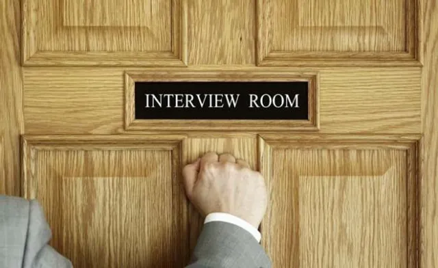 ପ୍ରତିଟି ଇଂଟରଭ୍ୟୁରେ ପଚରା ଯାଇଥାଏ ଏହି ୫ଟି ପ୍ରଶ୍ନ ! ଏଭଳି ଦିଅନ୍ତୁ ଉତ୍ତର