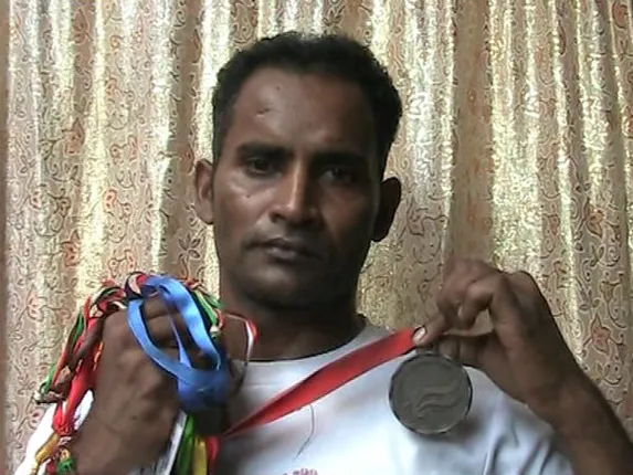 ଭ୍ରଷ୍ଟାଚାରୀ ପୁଲିସ୍ ଅଫିସରଙ୍କ ଅତ୍ୟାଚାରରେ ଅତିଷ୍ଠ ଜାତୀୟ ସ୍ତରର ଖେଳାଳୀ ! ପରିବାର ସହ ଇଚ୍ଛାମୃତ୍ୟୁ ପାଇଁ ସରକାରଙ୍କୁ ମାଗିଲେ ଅନୁମତି