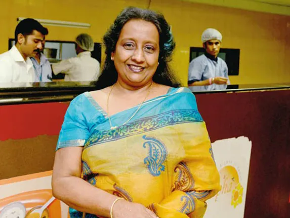 ଆତ୍ମ ବିଶ୍ୱାସୀ ପାଟ୍ରିସିୟା! ମାତ୍ର ୫୦ ପଇସାରୁ ବ୍ୟବସାୟ ଆରମ୍ଭ କରି ଏବେ ପ୍ରତିଦିନ ରୋଜଗାର କରୁଛନ୍ତି ୨ ଲକ୍ଷ ଟଙ୍କା