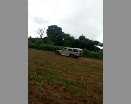 ଖାକିର ଦାଦାଗିରି ! ମକା ଚାଷ ଉପରେ ଗାଡି ମଡ଼ାଇ ଦେଲେ ଡାବୁଗାଁ ଆଇଆଇସି